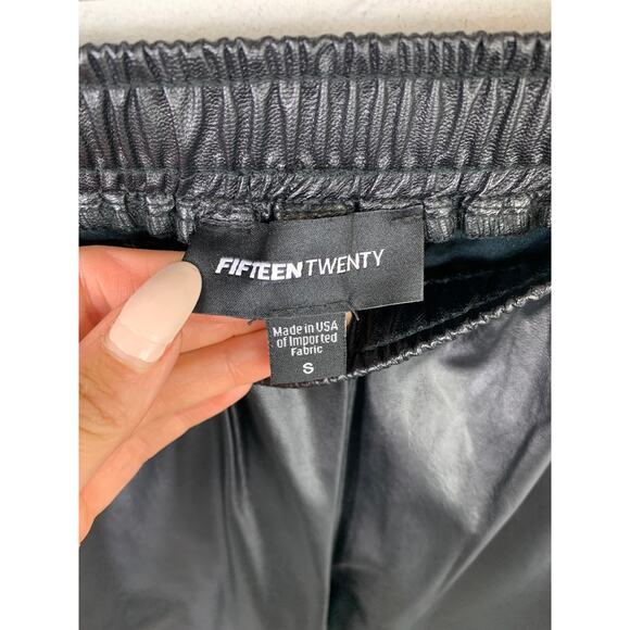 Fifteen Twenty Women's Fauc Leather Straight Ankle Pant Pull-On Black Size S - Picture 2 of 4